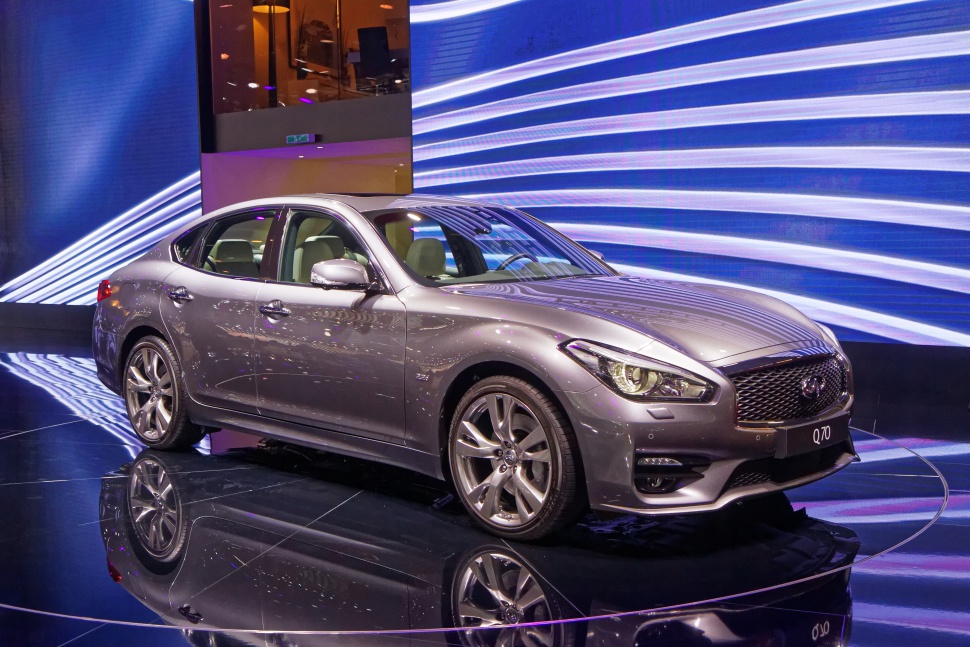 Infiniti Q70 technical specifications and fuel economy